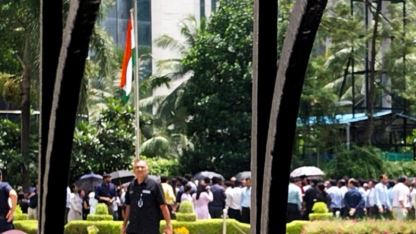 SEBI Staff Stage Protest at Mumbai HQ Demand Chairperson Madhabi Puri Buch s Resignation