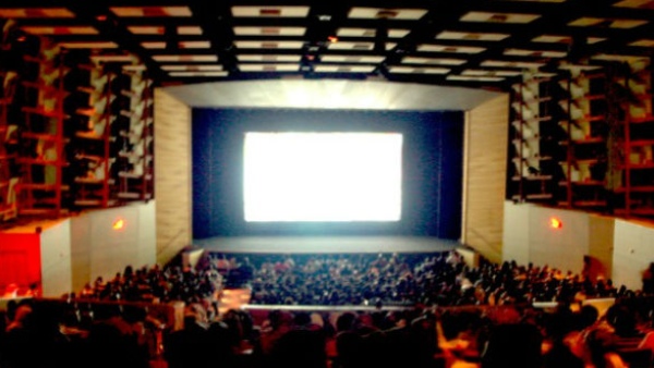 Is Bollywood Re-Releasing Old Movies In The Absence of Good Films Is Bollywood Re-Releasing Old Movies In The Absence of Good Films