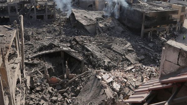 Hamas Chief Yahya Sinwar s Gaza Stronghold Bombarded By Israeli Tanks Before Ground Raid