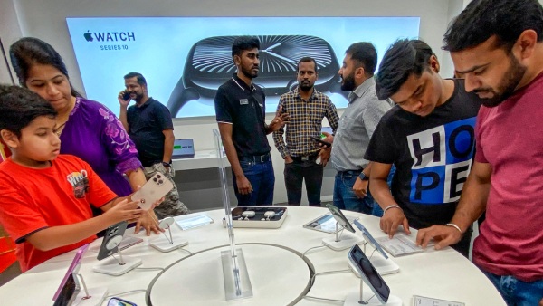 Apple Expands Presence In India