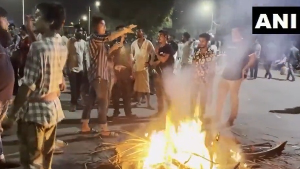 Protesters Siege Bangladesh s Banga Bhaban Demand President s Resignation