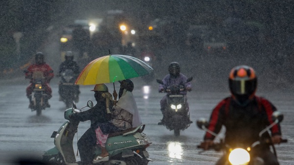 Heavy Rains Batter Bengaluru Flights Diverted Waterlogged Streets