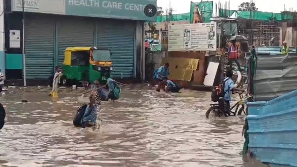 Bengaluru Rains Overnight Showers Caused Waterlogging In Multiple Areas Compound Wall Collapse In Binny Pete