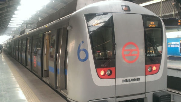Woman Slaps Man Thrice In Delhi Metro Woman Slaps Man Thrice In Delhi Metro