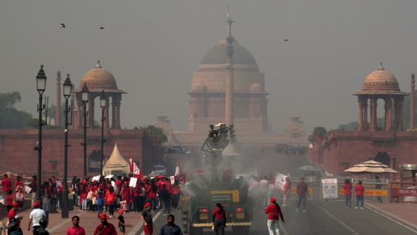 Delhi Battles Very Poor Air Quality