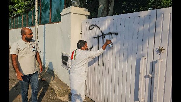 Congress Protests UP Ministers Remarks on Priyanka