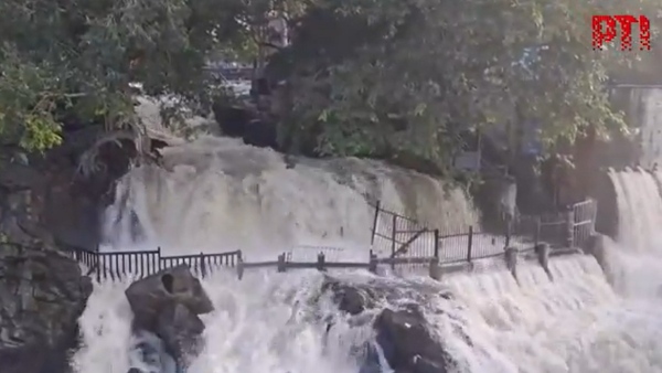 Tourists Banned In Hogenakkal Falls Tourists Banned In Hogenakkal Falls