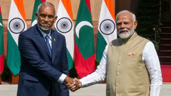 PM Modi Meets Maldivian President Muizzu, Repairing Strained Bilateral Ties Key Agenda - Oneindia News