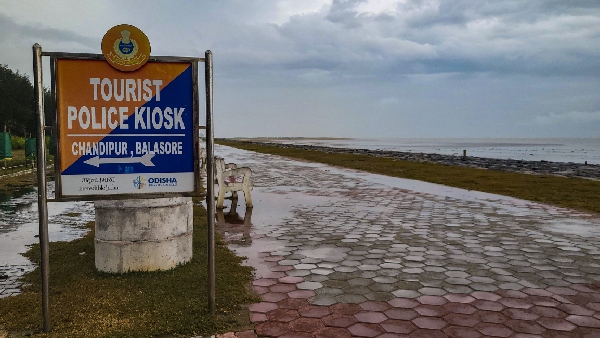 Cyclone Dana Aftermath Villagers In Odisha Charged 20 Hour For Phone Charging Cyclone Dana Aftermath Villagers In Odisha Charged 20 Hour For Phone Charging
