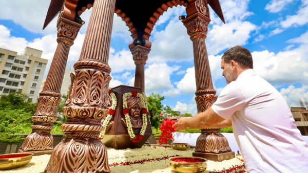 Maharashtra Rahul Gandhi Unveils 20-Foot-Tall Chhatrapati Shivaji Statue In Kolhapur