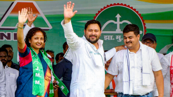 JMM leader Kalpana Soren with RJD leader and former Bihar deputy chief minister Tejashwi Yadav and others during an INDIA bloc election rally