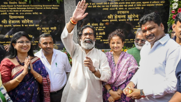 Jharkhand Chief Minister Hemant Soren with his wife and JMM leader Kalpana Soren during the inauguration of flyover projects in Ranchi Friday Oct 4 2024
