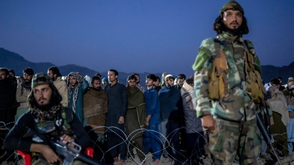 Taliban Shoots Dead 10 Pakistani Cops