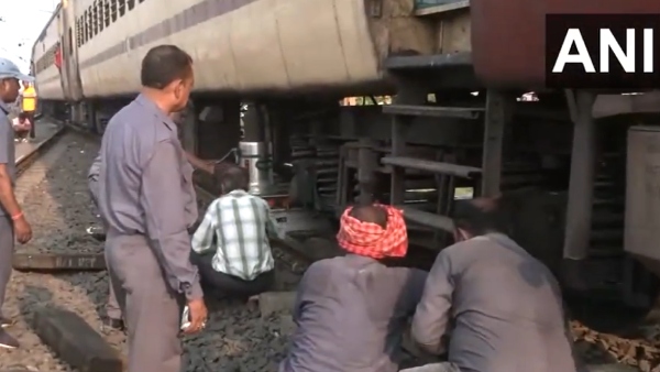 Lokmanya Tilak-Shalimar Express Derailed