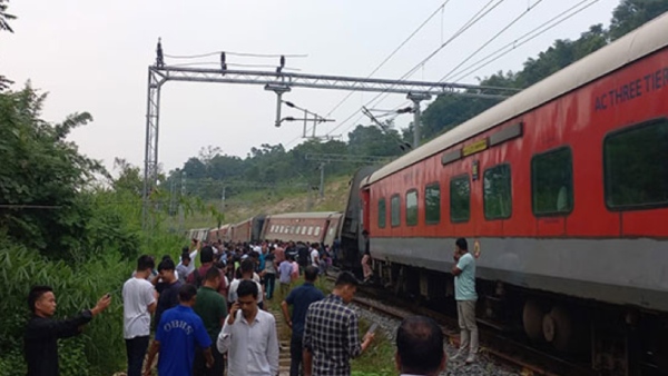 Agartala-Lokmanya Tilak Derails