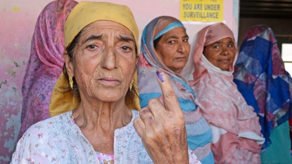 Jammu amp amp Kashmir Assembly Election Phase-3 Polling Sees 69 69 Voting Women Surpass Men