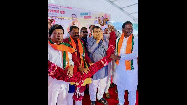 Gadkari Critiques Congress on Constitution Issues