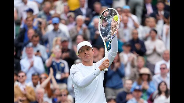 Swiatek Guides Poland Past Spain in Cup