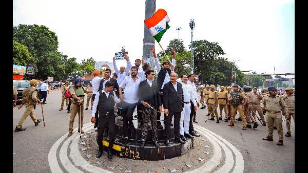 Lawyers Protest Police Actions in Ghaziabad