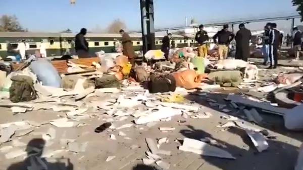 Pakistan Bomb Blast At Least 20 Killed 30 Injured As Explosion Occurs At Quetta