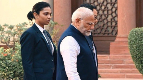 Woman Commando Seen With PM Not SPG