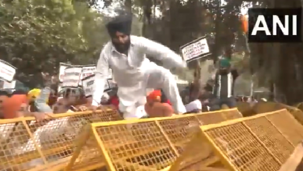 WATCH Video Protests In Delhi After Brampton Temple Attack By Khalistani Extremists