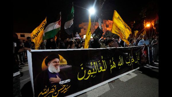 Mourning for 42 Shiite Muslims in Pakistan