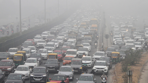 Vehicles move on the Delhi-Gurugram expressway amid low visibility due to fog in Gurugram Wednesday Nov 13 2024 Air quality also continues to remain very poor in many parts of Haryana