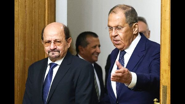 Houthi Attacks on US Warships Fail