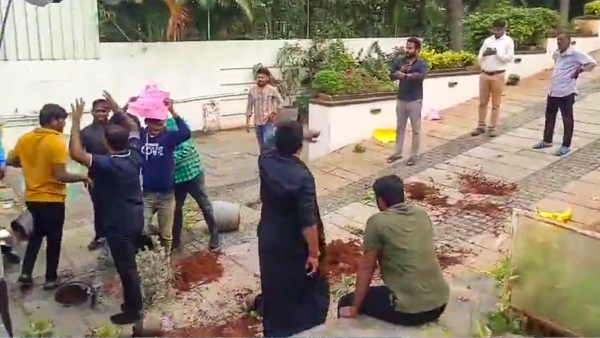 Allu Arjun House Attack