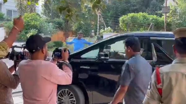 Allu Arjun Arrest Chiranjeevi Arrives At Allu Aravind s House To Extend Support