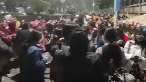 Dhaka Varsity Students Unique Protest