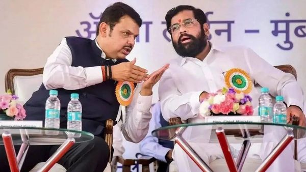 Devendra Fadnavis Dials Eknath Shinde