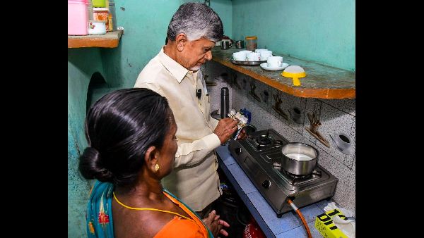 Theft of 147 Gas Cylinders in Varanasi