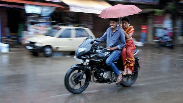 Karnataka Rains IMD Predicts Rain Across Several Karnataka Districts Until December 9