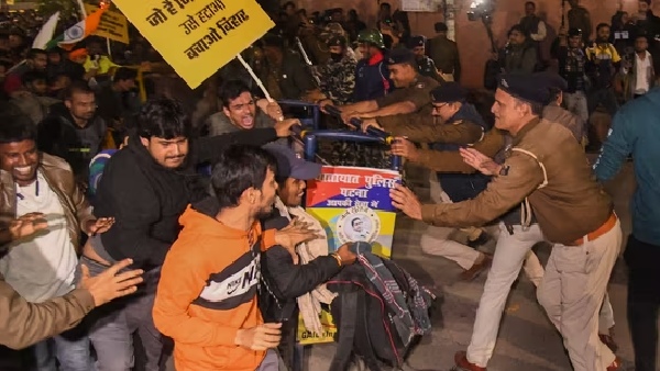 Prashant Kishore Leads BPSC Protest At Gandhi Maidan Amid Clashes With Police Prashant Kishore Leads BPSC Protest At Gandhi Maidan Amid Clashes With Police