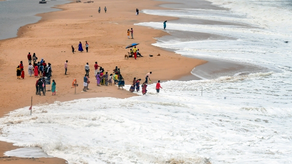 Delayed School Holiday Announcement in Kannur Sparks Public Criticism