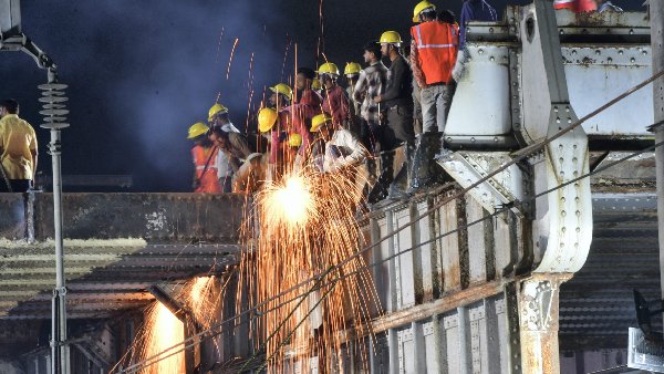 Mumbai s 154-Year-Old Carnac Bridge