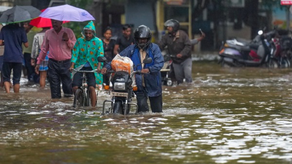 Tamil Nadu Rains 12 Deaths 1 5 Crore Affected