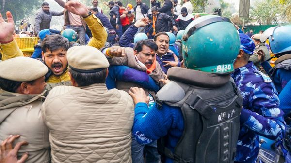 Delhi BJP Protests Outside Kejriwal s Residence Against AAP s Fake Voter Registration Claims
