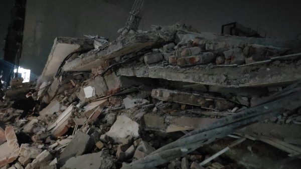Delhi Building Collapse in Burari Rescue Teams Rushes to Save Trapped Residents