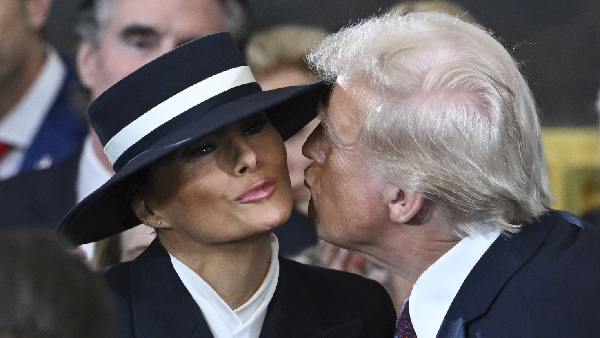 Melania Dodges Donald s Kiss Awkward Moment That Stole The Inauguration Ceremony Melania Dodges Donald s Kiss Awkward Moment That Stole The Inauguration Ceremony