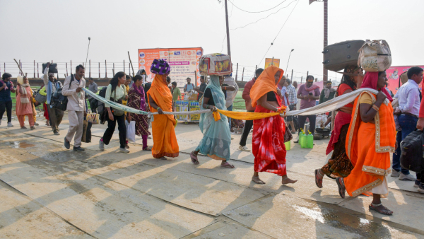 Devotees arrive to take a holy dip at Sangam during the ongoing Maha Kumbh Mela 2025 in Prayagraj Uttar Pradesh Thursday Jan 30 2025 Devotees arrive to take a holy dip at Sangam during the ongoing Maha Kumbh Mela 2025 in Prayagraj Uttar Pradesh Thursday Jan 30 2025