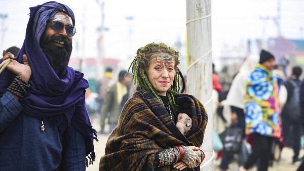 Maha Kumbh 2025 Foreign Devotees Join The Sacred Dip At Sangam Adds Global Charm