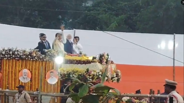 PM Modi s Roadshow In Visakhapatnam Draws Huge Crowd With Naidu And Pawan Kalyan PM Modi s Roadshow In Visakhapatnam Draws Huge Crowd With Naidu And Pawan Kalyan