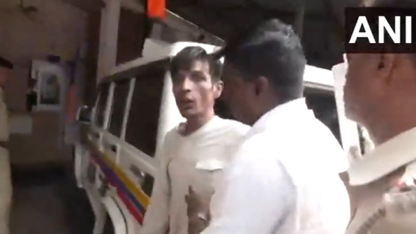 Saif Ali Khan Attack Case Bandra Police Detains Suspect Accused Of Attacking Bollywood Actor Saif Ali Khan Attack Case Bandra Police Detains Suspect Accused Of Attacking Bollywood Actor