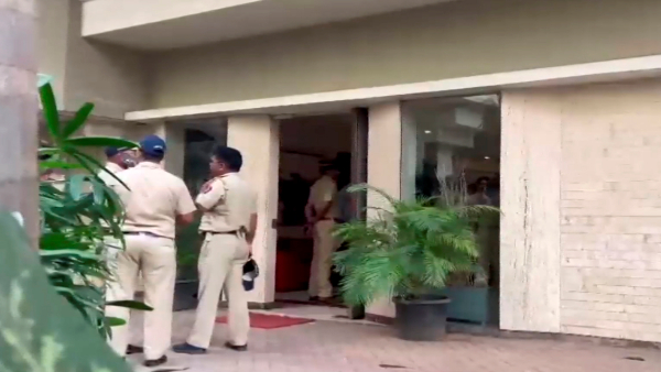 Saif Ali Khan Case Stabbed Who Is Encounter Specialist Daya Nayak Leading The Case Saif Ali Khan Case Stabbed Who Is Encounter Specialist Daya Nayak Leading The Case