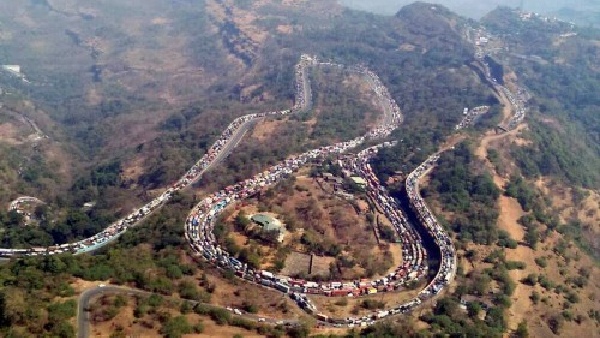 Mumbai-Pune Expressway Blocked Mumbai-Pune Expressway Blocked