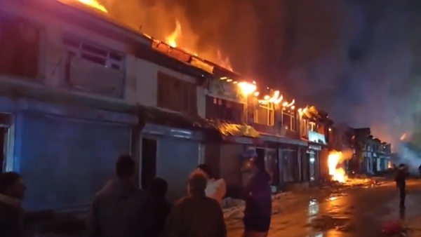 Jammu amp amp Kashmir Massive Fire Breaks Out In Sonamarg Market Fire Tenders On Spot Jammu amp amp Kashmir Massive Fire Breaks Out In Sonamarg Market Fire Tenders On Spot