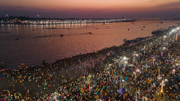 Prayagraj Traffic Jam Mahakumbh Devotees Arrive for Maghi Purnima Traffic Advisory Issued Prayagraj Traffic Jam Mahakumbh Devotees Arrive for Maghi Purnima Traffic Advisory Issued